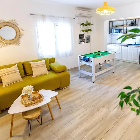 Апартаменты Charming Sea View House Pool Rogoznica Рогозница