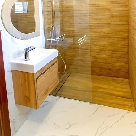 Charming Sea View House Pool Rogoznica Апартаменты