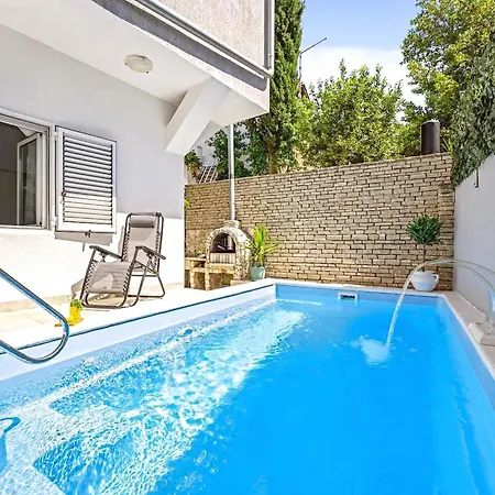 Charming Sea View House Pool Rogoznica Апартаменты
