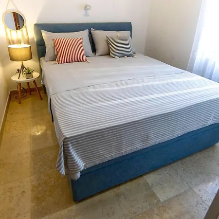 Апартаменты Charming Sea View House Pool Rogoznica